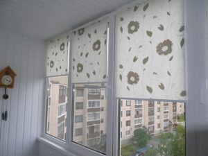 Установка рулонных штор на пластиковые окна в Сысерть